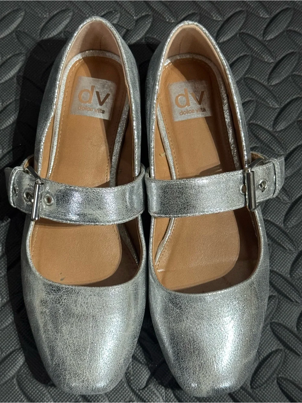 Dolce Vita Marcello Women’s Silver Metallic Mary Jane Flats Size 7